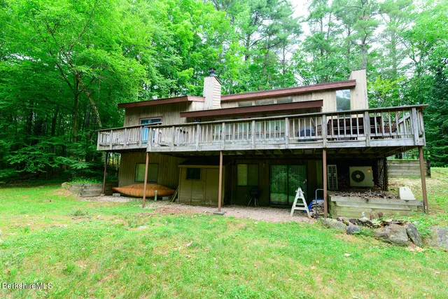 a view of a house with a backyard