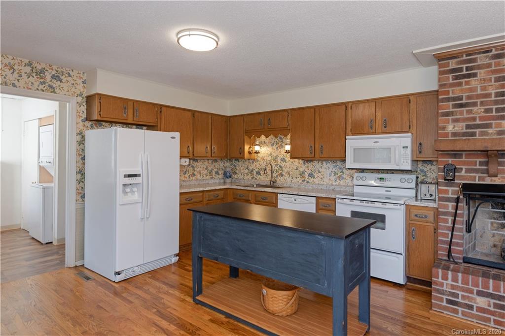 541 Pineland Road Hendersonville, NC 28792 - Photo 5 of 20 Gallery Image 5