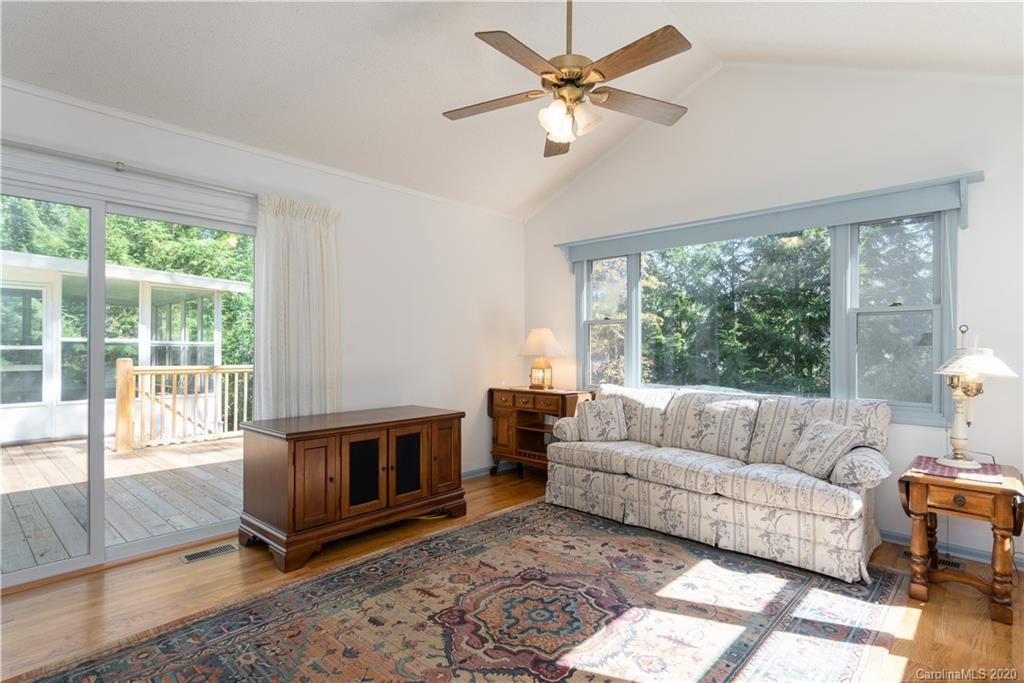 541 Pineland Road Hendersonville, NC 28792 - Photo 6 of 20 Gallery Image 6