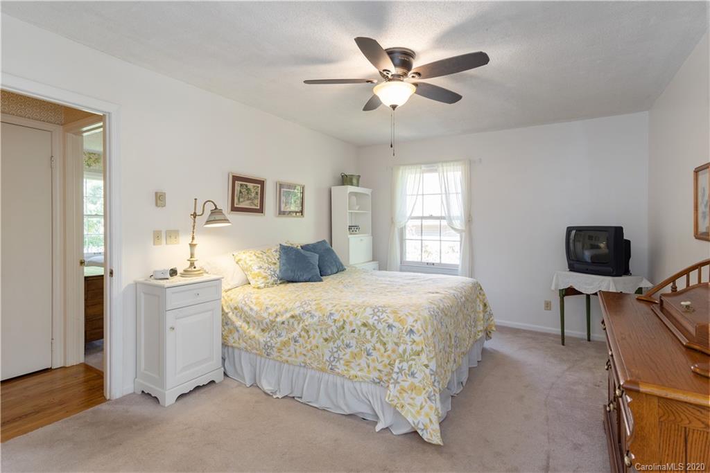 541 Pineland Road Hendersonville, NC 28792 - Photo 9 of 20 Gallery Image 9