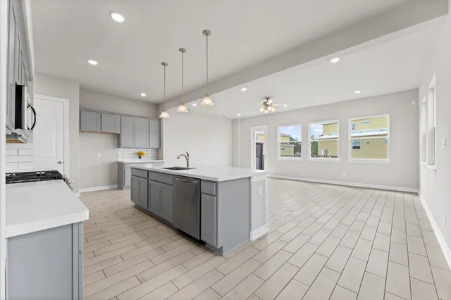 $399,900 | 4029 Boardwalk Boulevard, Seabrook, TX 77586