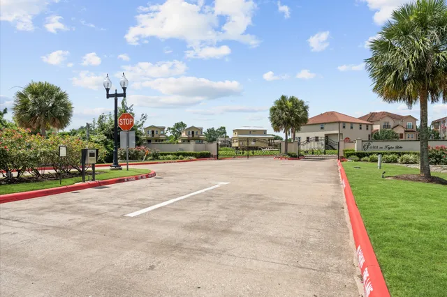 $399,900 | 4029 Boardwalk Boulevard, Seabrook, TX 77586