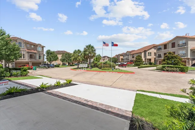 $399,900 | 4029 Boardwalk Boulevard, Seabrook, TX 77586