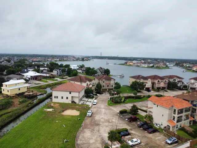 $399,900 | 4029 Boardwalk Boulevard, Seabrook, TX 77586