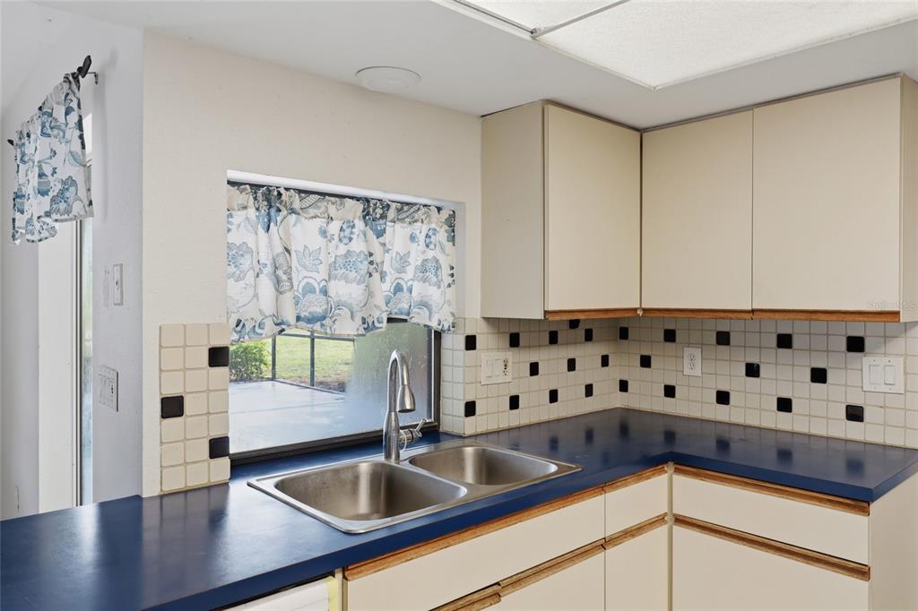 2951 Gocio Road Sarasota, FL 34235 - Photo 14 of 49