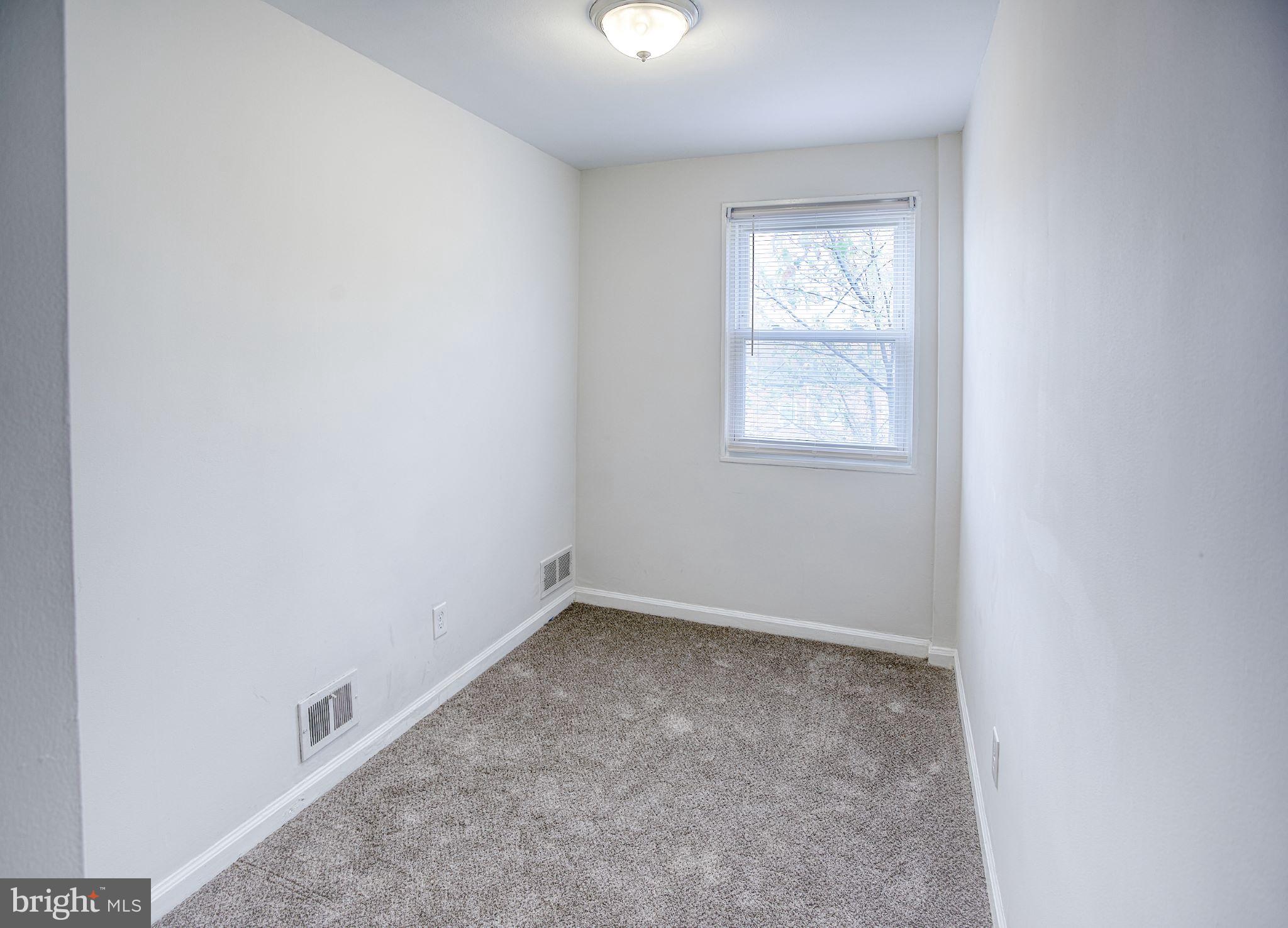 1029 Stamford Road Baltimore, MD 21229 - Photo 12 of 17 an empty room with a window