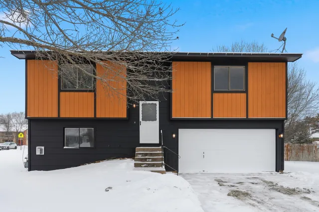 $345,500 | 2801 11th Avenue Northwest, Anoka, MN 55303