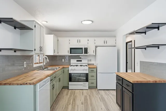 $345,500 | 2801 11th Avenue Northwest, Anoka, MN 55303