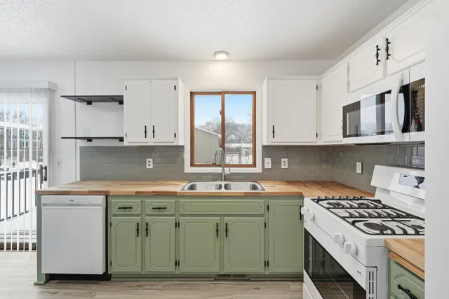 $345,500 | 2801 11th Avenue Northwest, Anoka, MN 55303