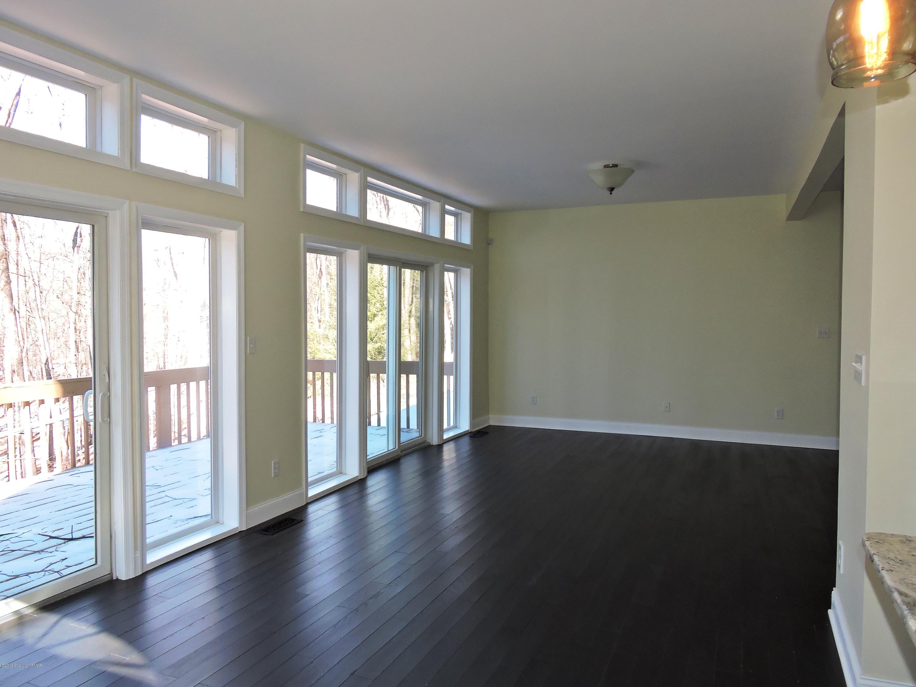 1126 Beaver Valley Road Stroudsburg, PA 18360 - Photo 12 of 34 Living/Dining Area