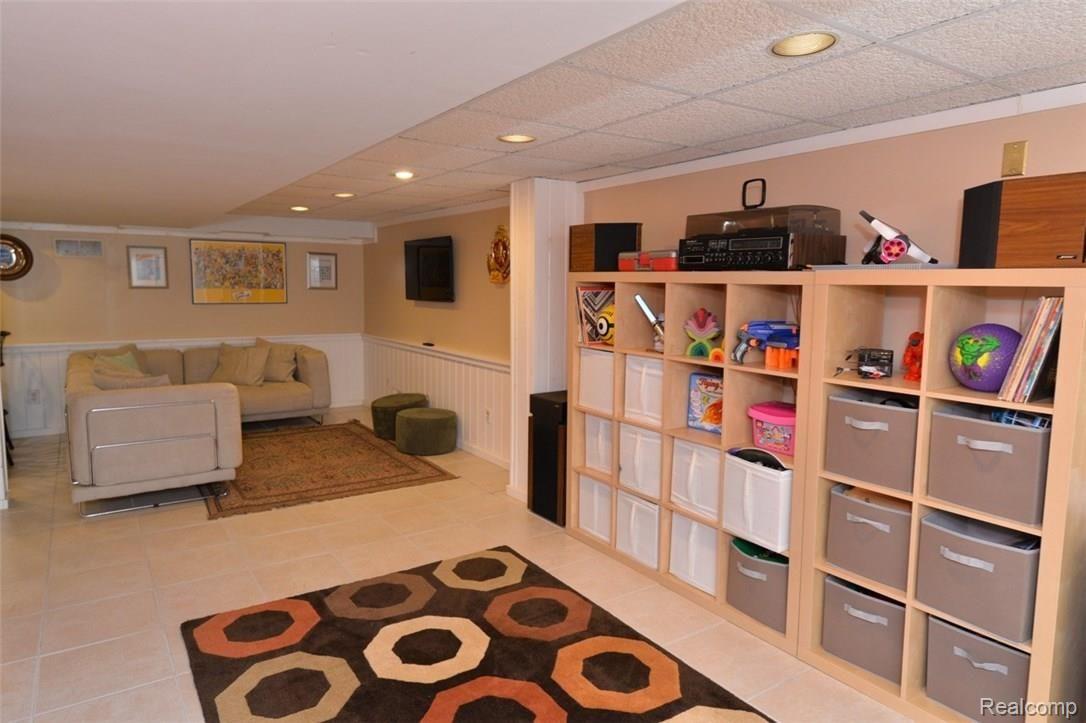 2154 Highsplint Drive Rochester, MI 48307 - Photo 34 of 42 Family Room