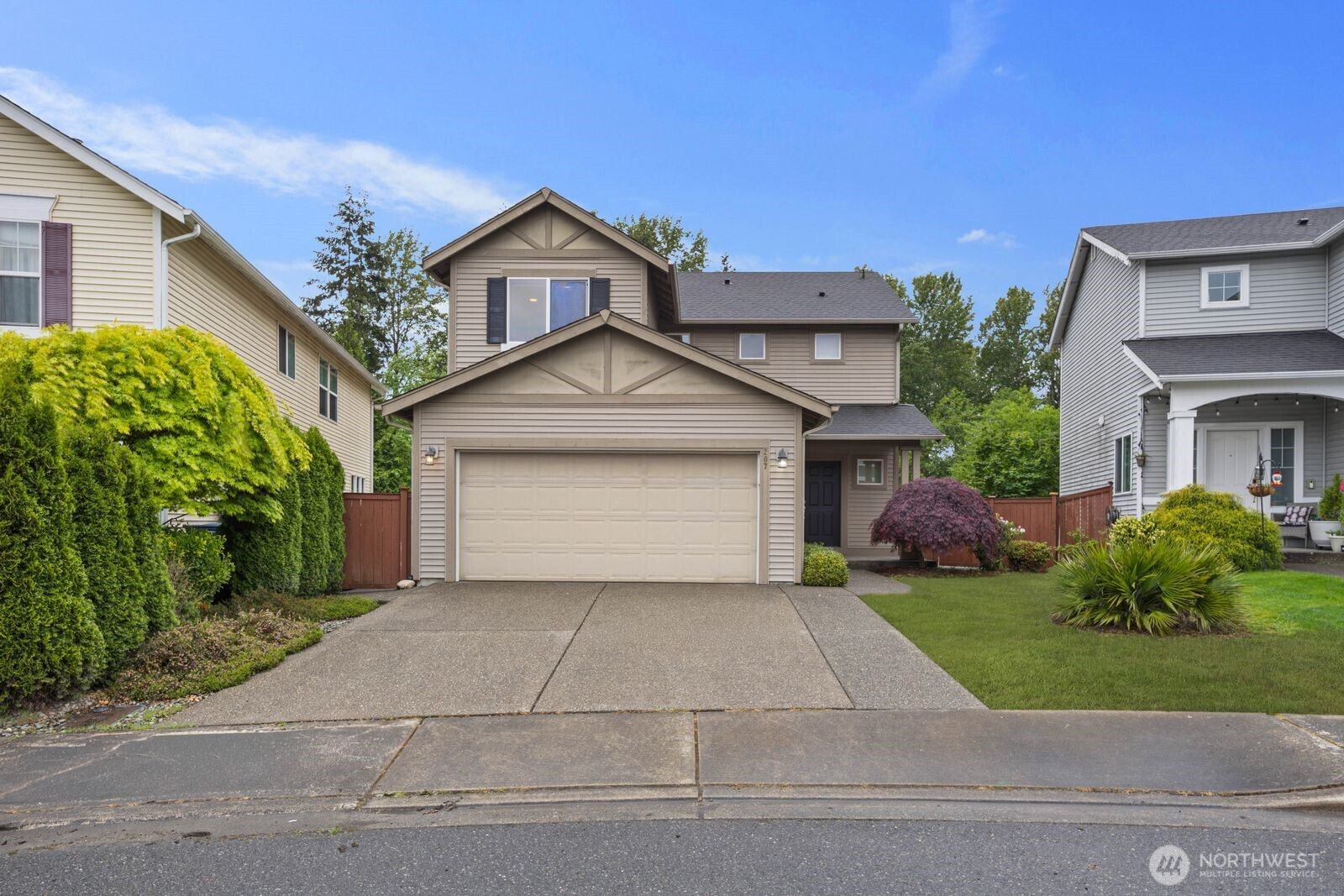 207 Edmonds Place Northeast Renton, WA 98056 - Photo 3 of 40 Gallery Image 3