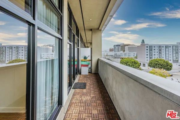 $3,300 | 3223 West 6th Street, Unit 511, Los Angeles, CA 90020