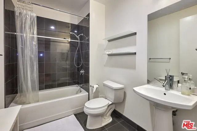 $3,300 | 3223 West 6th Street, Unit 511, Los Angeles, CA 90020