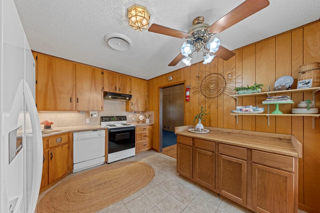 613 Harper Road Kerrville, TX 78028 - Photo 10 of 33