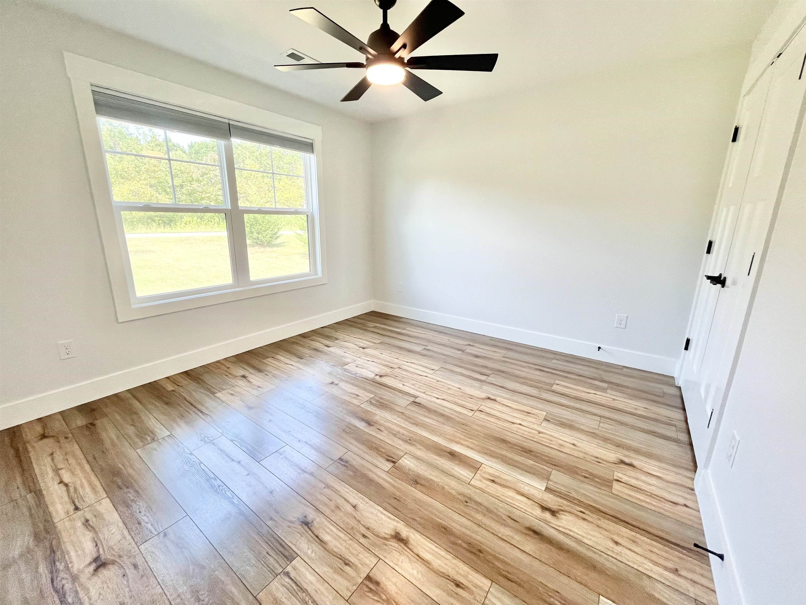 208 Barnett Road Campobello, SC 29322 - Photo 13 of 38