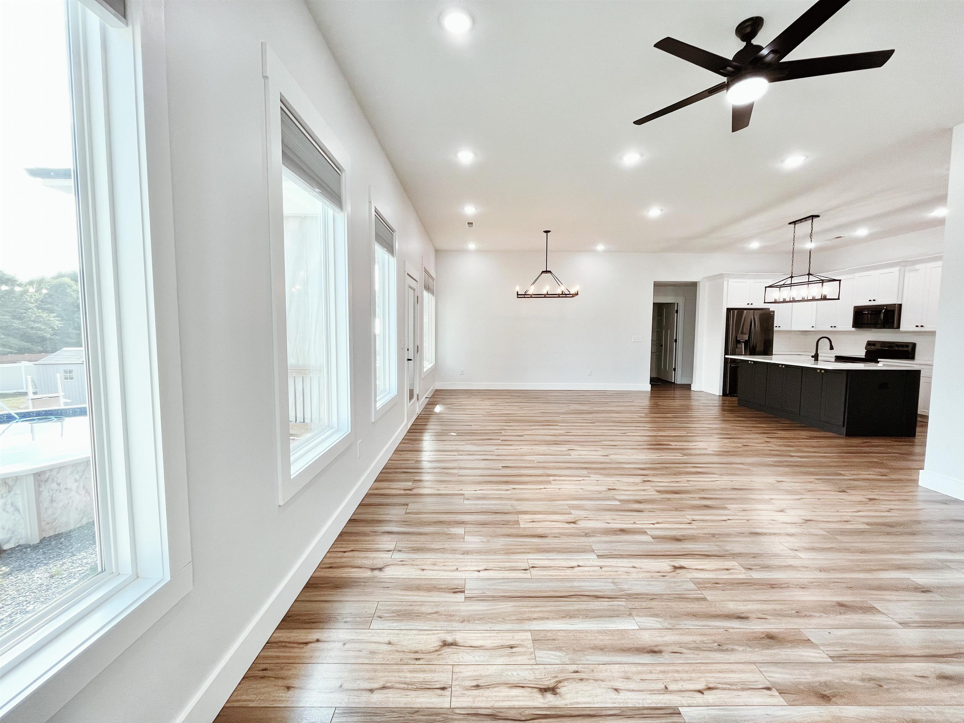 208 Barnett Road Campobello, SC 29322 - Photo 7 of 38