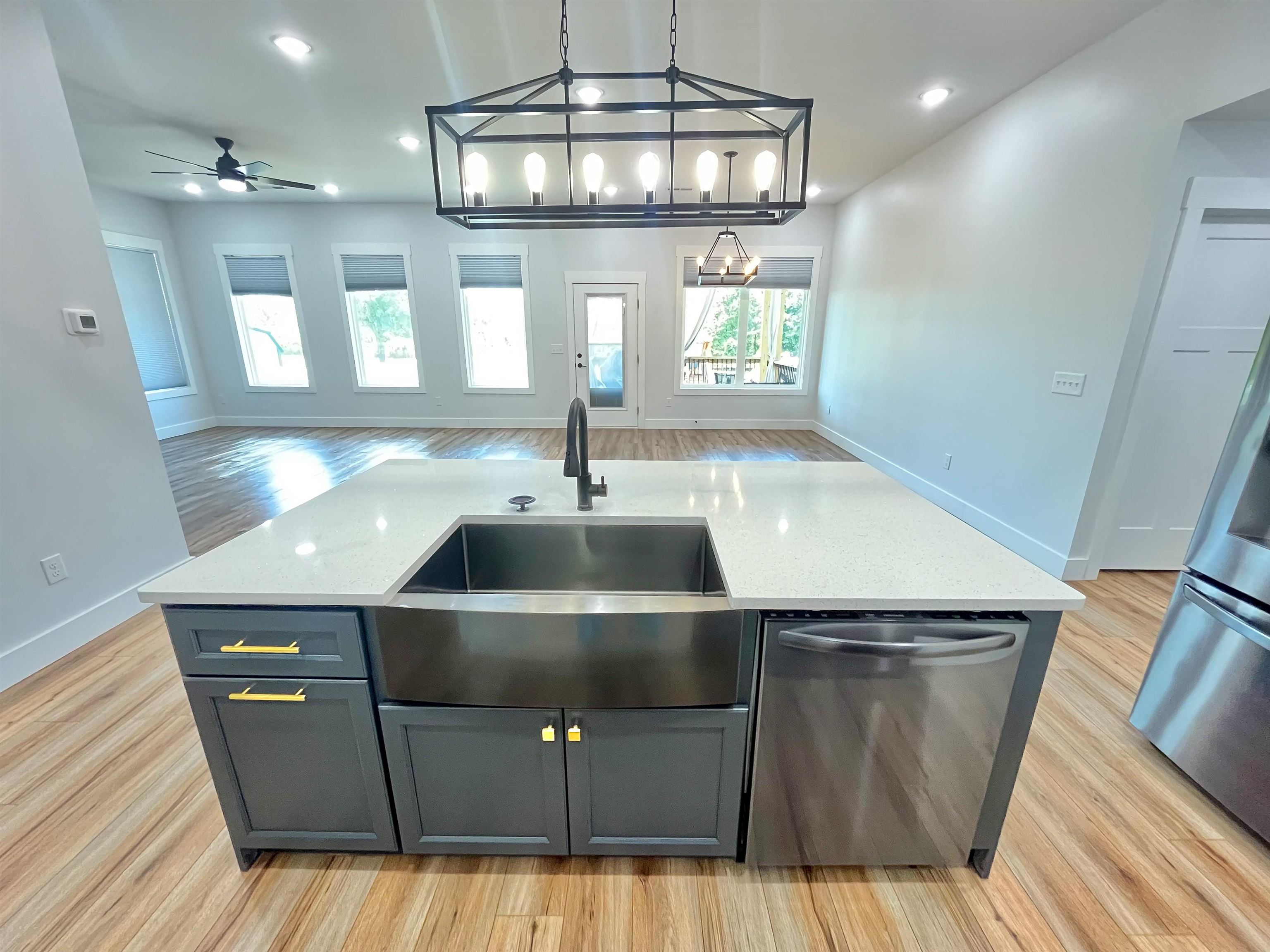 208 Barnett Road Campobello, SC 29322 - Photo 8 of 38
