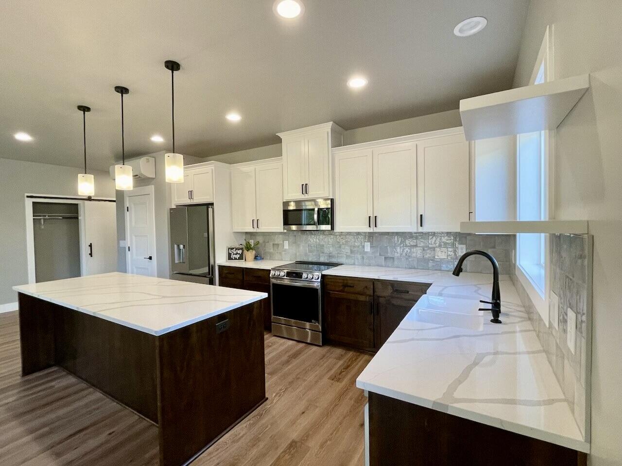 347 Randy Street Ashland, OR 97520 - Photo 9 of 36 Kitchen