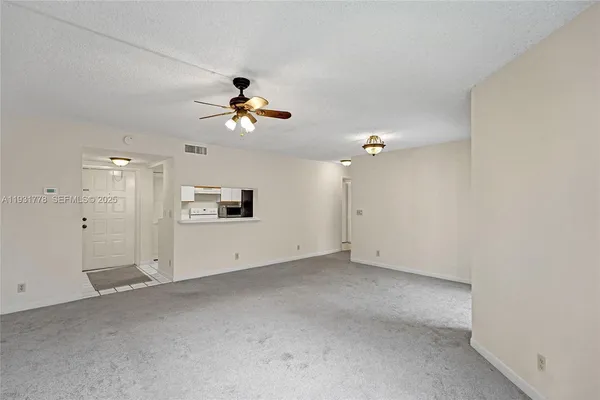 $1,650 | 9901 Westview Drive, Unit 325, Coral Springs, FL 33076