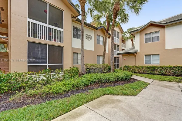 $1,650 | 9901 Westview Drive, Unit 325, Coral Springs, FL 33076