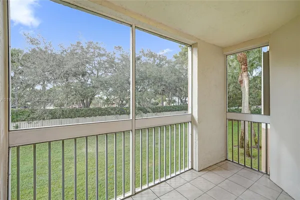 $1,650 | 9901 Westview Drive, Unit 325, Coral Springs, FL 33076
