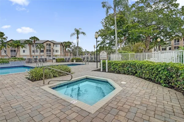 $1,650 | 9901 Westview Drive, Unit 325, Coral Springs, FL 33076