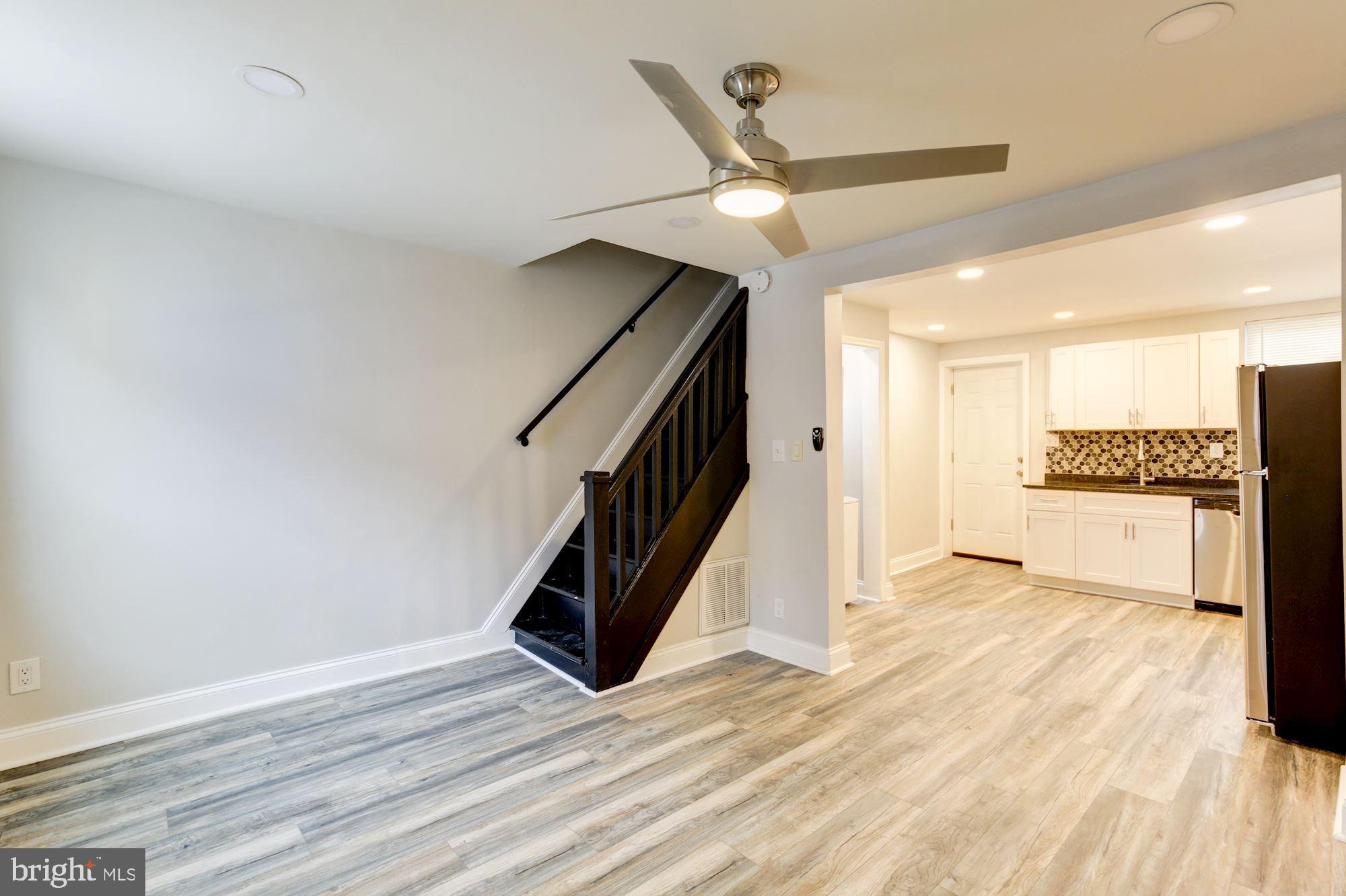 136 South Durham Street Baltimore, MD 21231 - Photo 2 of 20 Living/Dining Area