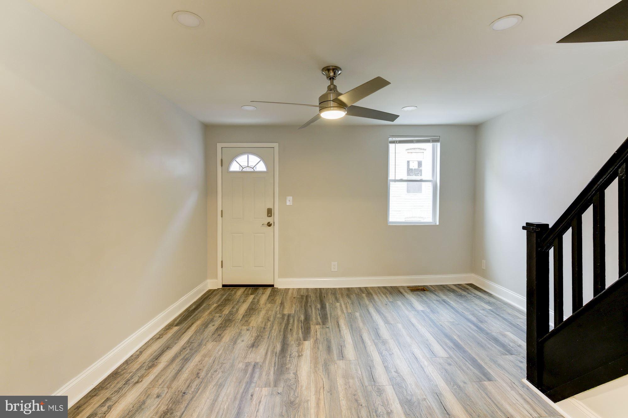 136 South Durham Street Baltimore, MD 21231 - Photo 4 of 20 Living/Dining Area