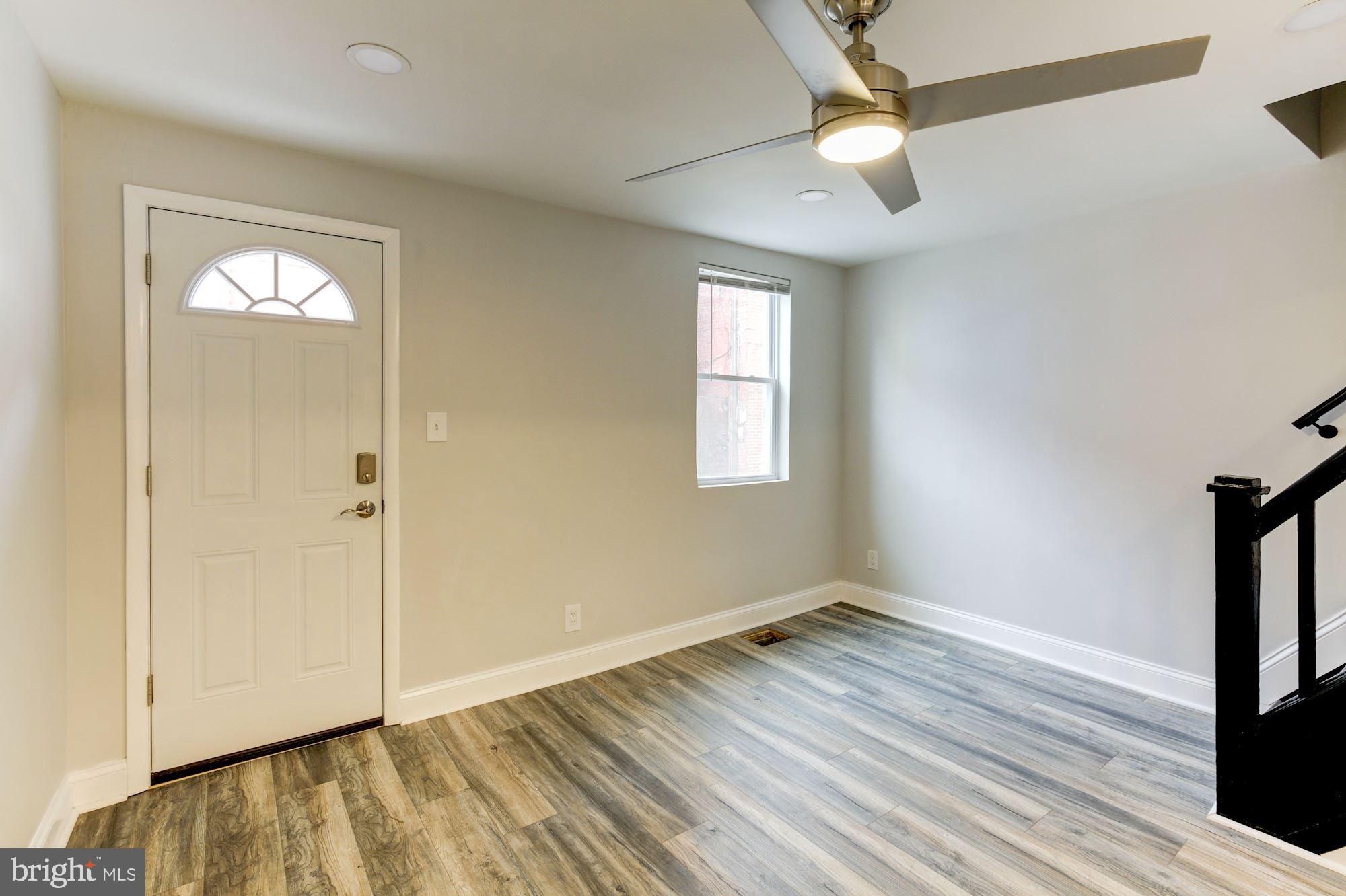 136 South Durham Street Baltimore, MD 21231 - Photo 5 of 20 Living/Dining Area