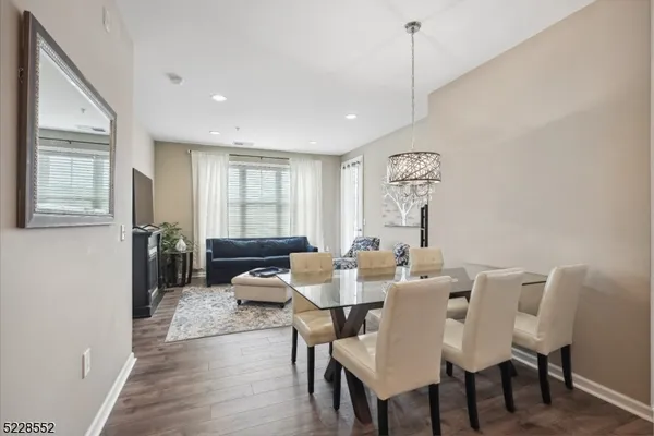 $3,300 | 169 Tarrington Road, Unit 203, Hamburg, NJ 07419