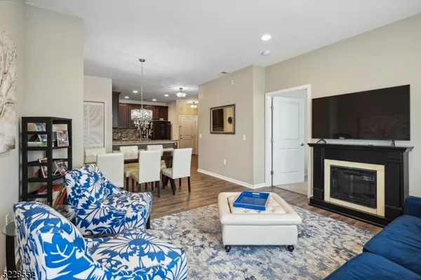 $3,300 | 169 Tarrington Road, Unit 203, Hamburg, NJ 07419