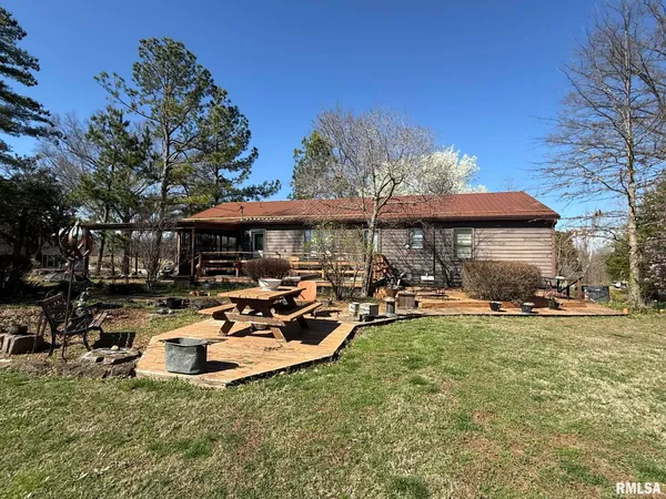 $229,900 | 834 East Pleasant Hill Road, Carbondale, IL 62902