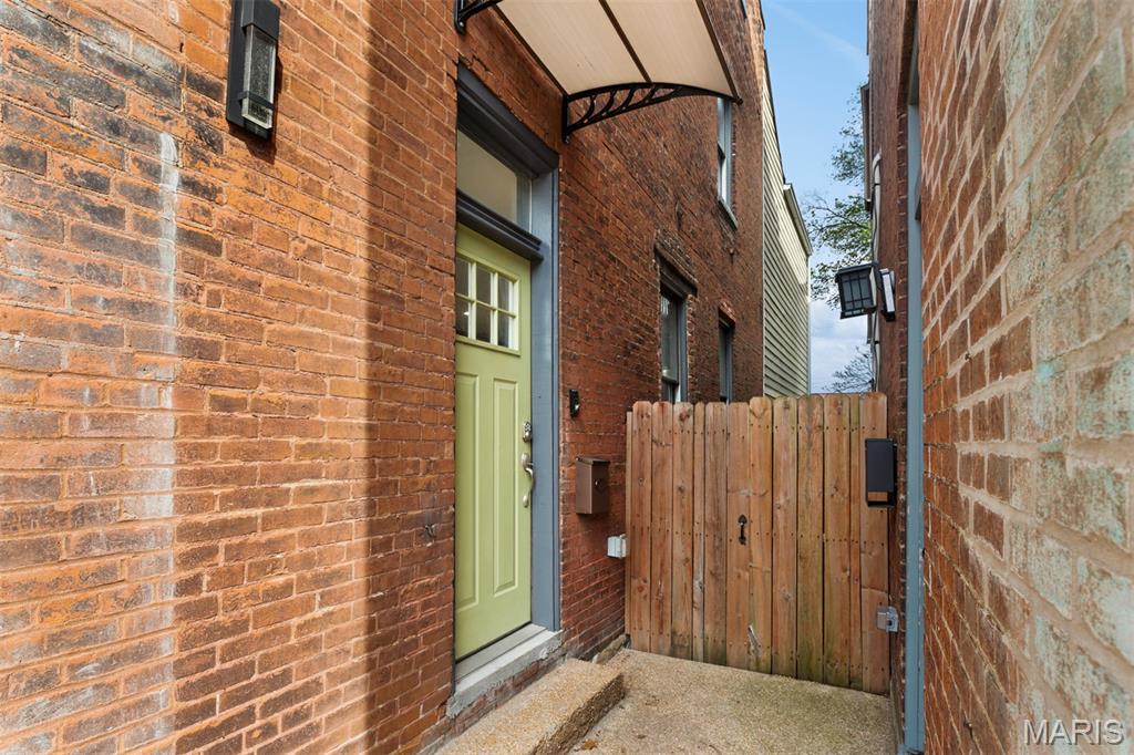 1916 South 12th Street St. Louis, MO 63104 - Photo 3 of 41