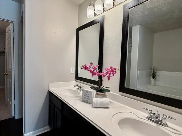 $2,100 | 6622 Grant Drive, Magnolia, TX 77354