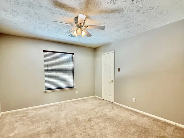 $2,100 | 6622 Grant Drive, Magnolia, TX 77354