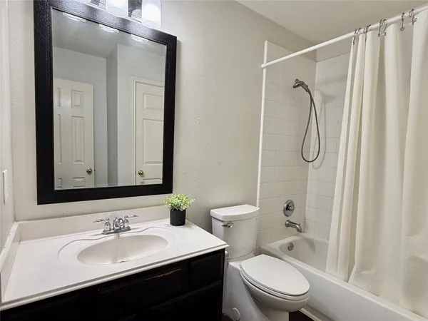 $2,100 | 6622 Grant Drive, Magnolia, TX 77354