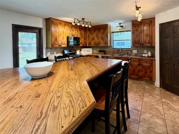 $2,100 | 6622 Grant Drive, Magnolia, TX 77354