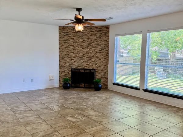 $2,100 | 6622 Grant Drive, Magnolia, TX 77354