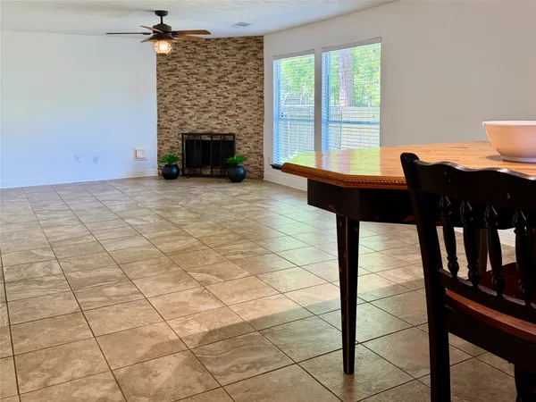 $2,100 | 6622 Grant Drive, Magnolia, TX 77354