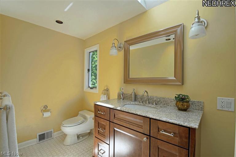2899 Lander Road Cleveland, OH 44124 - Photo 15 of 25