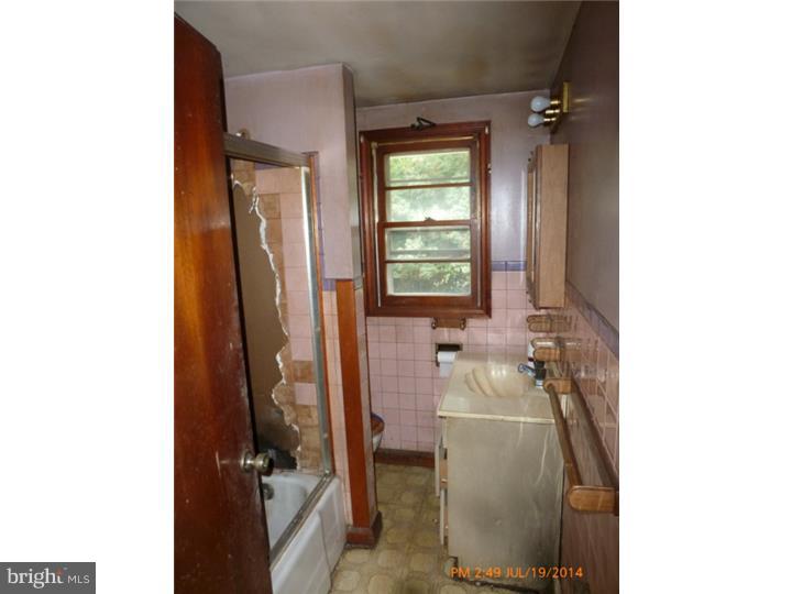 55 Meadow Road New Castle, DE 19720 - Photo 8 of 14 Bathroom