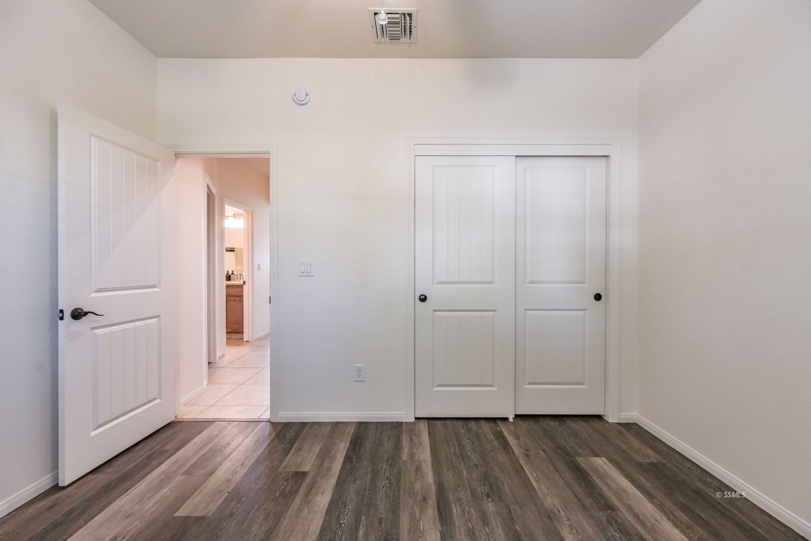 320 South Inyo Street Ridgecrest, CA 93555 - Photo 37 of 42 a view of an empty room with closet and a window