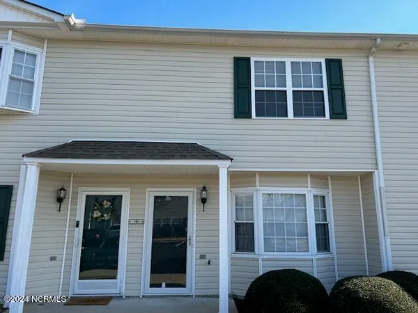 $1,200 | 2385 Vineyard Drive, Unit I4, Winterville, NC 28590