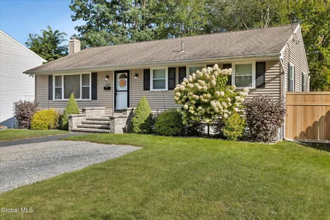 $300,000 | 270 Daniels Avenue, Schenectady, NY 12304