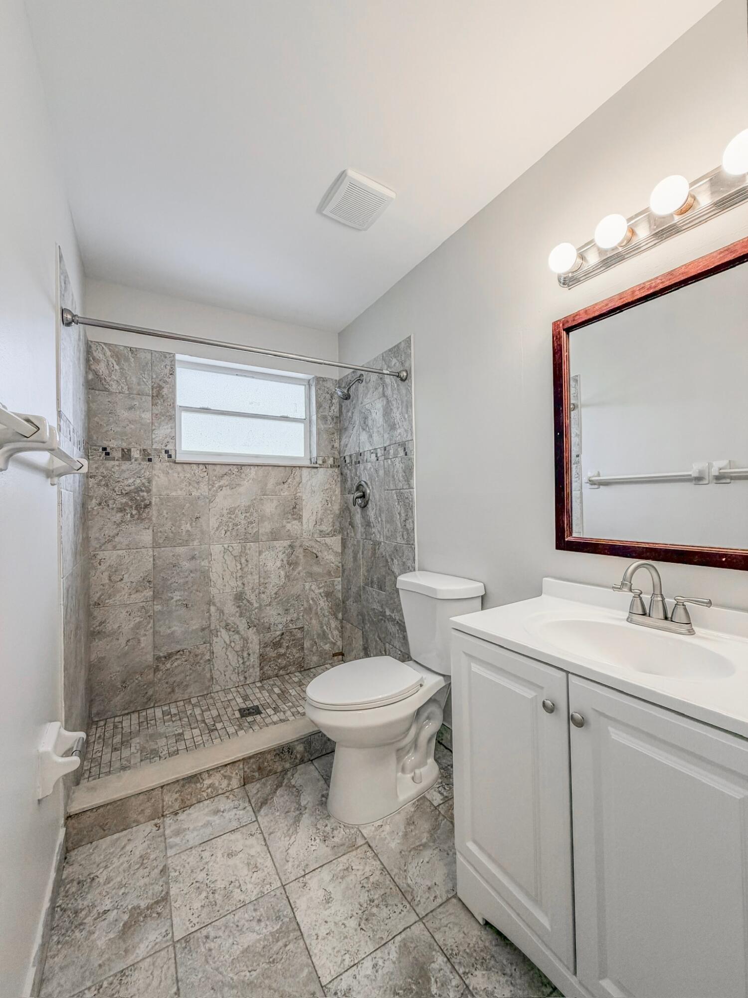2735 Richard Road, Unit B West Palm Beach, FL 33403 - Photo 10 of 16 5328E5D3-9507-4AFA-8C9E-ED4B0543FCEF_1_1