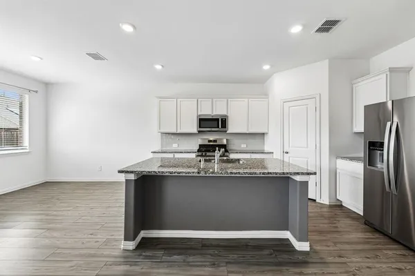 $2,400 | 820 Carmen Street, Forney, TX 75126