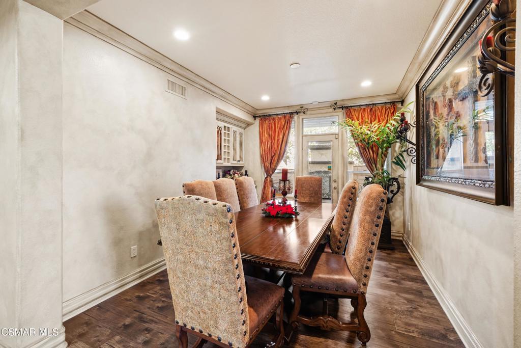 428 Woodland Road Simi Valley, CA 93065 - Photo 4 of 22 Gallery Image 4