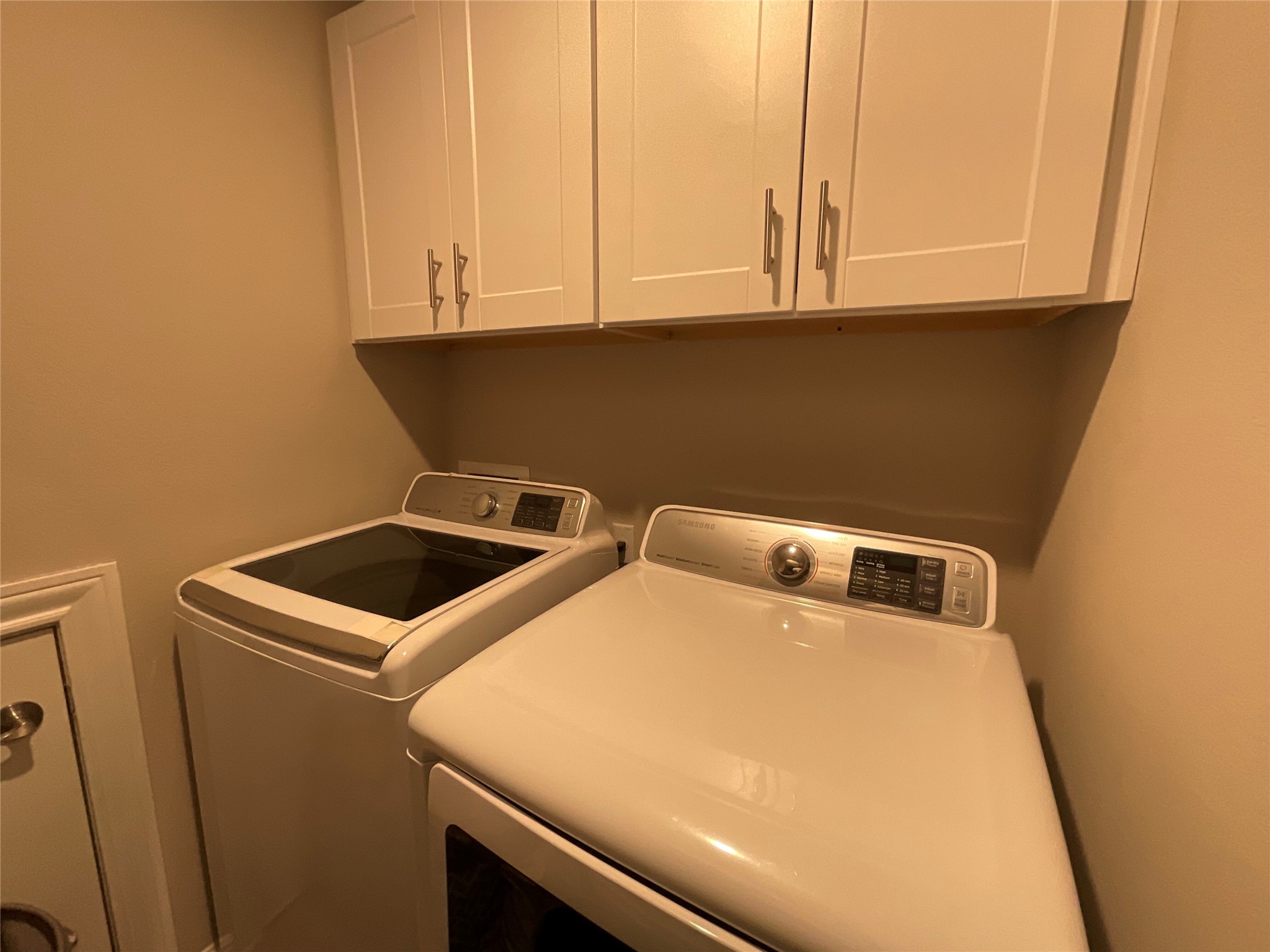 5425 Durango Pass Austin, TX 78724 - Photo 23 of 32 Laundry area with cabinet space and separate washer and dryer