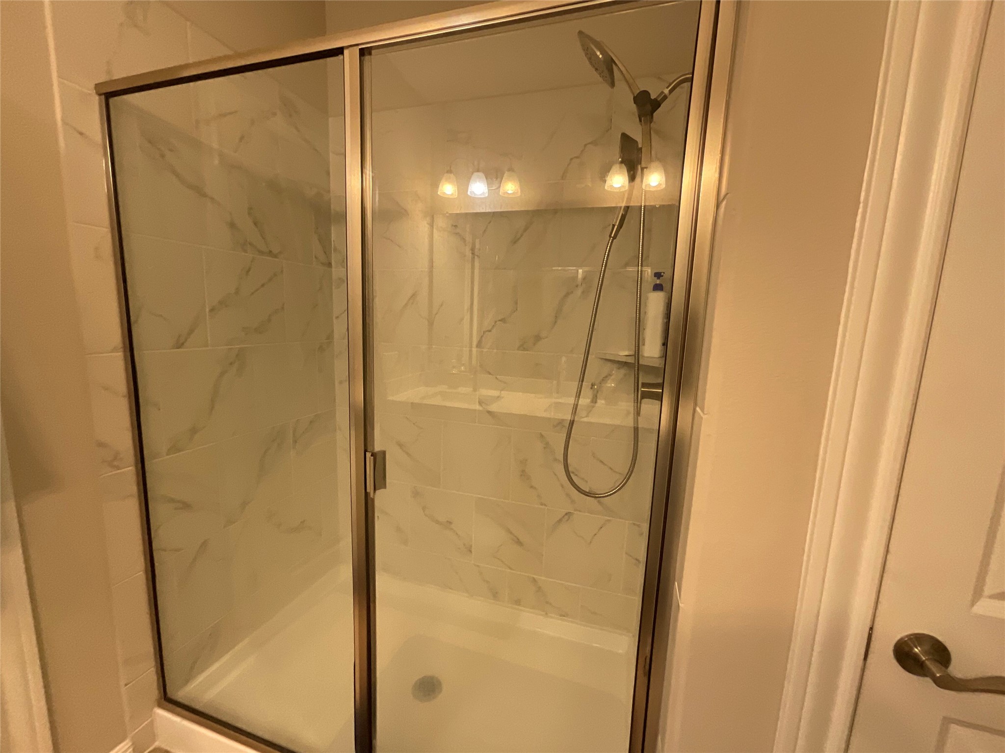 5425 Durango Pass Austin, TX 78724 - Photo 27 of 32 Bathroom with a shower